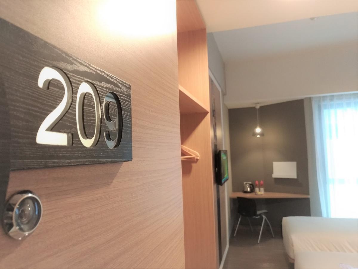 Hotel Maxone Platinum Hayam Wuruk Giacarta Esterno foto