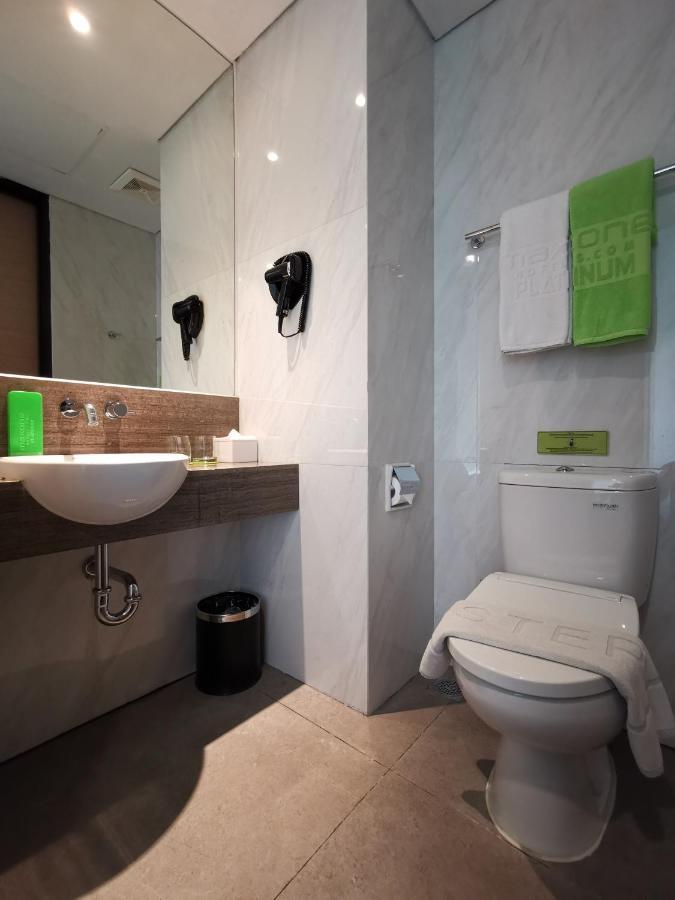 Hotel Maxone Platinum Hayam Wuruk Giacarta Esterno foto